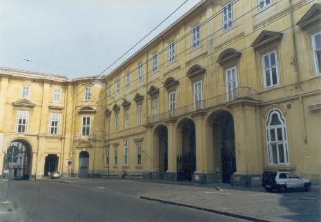 PALAZZO REALE DI PORTICI - Cortile attraversato dalla Strada Statale per le Calabrie